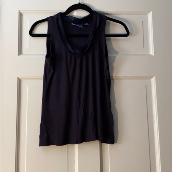 Simply Vera Vera Wang Tops - Used vera wang tank top with a trimmed collar